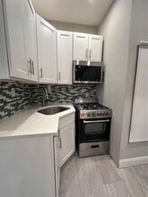 24-33 Crescent St in Queens, NY - Building Photo - Building Photo