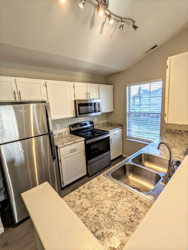 The Arbors of Yankee Vineyards in Dayton, OH - Building Photo - Building Photo