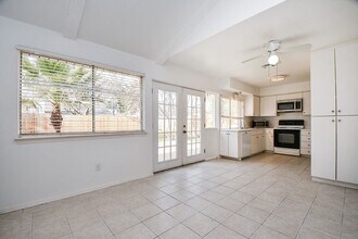 13730 Shirebrook Dr in Sugar Land, TX - Building Photo - Building Photo