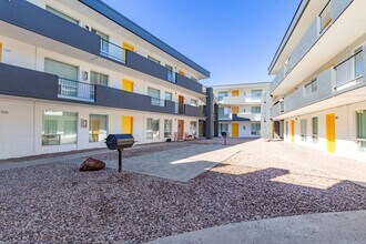 Radius Apartments in Phoenix, AZ - Foto de edificio - Building Photo