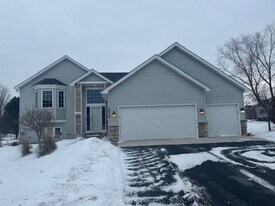 9730 Gander Ln in Saint Bonifacius, MN - Building Photo