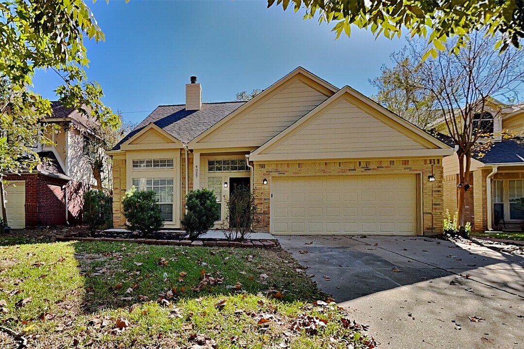 4327 Palmer Plantation Dr in Missouri City, TX - Foto de edificio