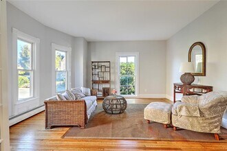 13 Rhode Island Ave in Newport, RI - Building Photo - Building Photo