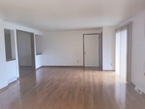 6878 Nickis Ln, Unit ABCD in Niagara Falls, NY - Foto de edificio - Building Photo
