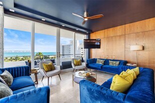 200 Ocean Dr in Miami Beach, FL - Building Photo