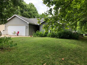 847 Locust St in Lawrence, KS - Building Photo - Building Photo