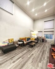 1118 Valencia St in Los Angeles, CA - Building Photo - Building Photo