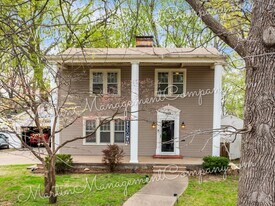 906 S Barrett Ave in Sedalia, MO - Building Photo