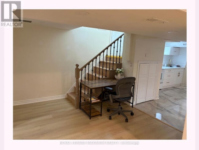 121 Bolton Ave in Newmarket, ON - Building Photo - Building Photo