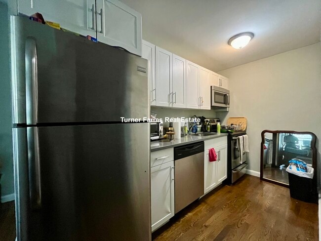 43 Carlton St, Unit 3 in Brookline, MA - Building Photo - Building Photo