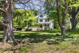 40 High St in Acton, MA - Foto de edificio - Building Photo