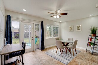 200 NE 43rd St in Oakland Park, FL - Building Photo - Building Photo
