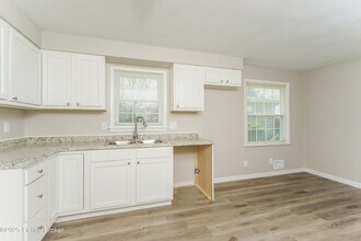 6102 Jessamine Ln in Louisville, KY - Building Photo - Building Photo