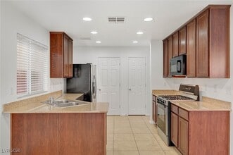 9947 Corbridge St in Las Vegas, NV - Foto de edificio - Building Photo