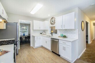 140 Crabtree Dr in Roswell, GA - Building Photo - Building Photo