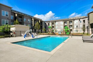 Sunstone Apartments in San Antonio, TX - Building Photo