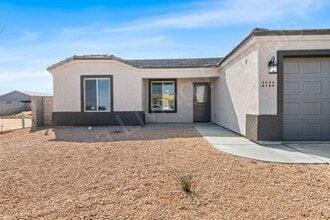 2722 E Hermosa Vis in Kingman, AZ - Building Photo - Building Photo