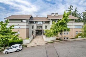 Dunbar Woods Apartments in Milwaukie, OR - Building Photo - Building Photo