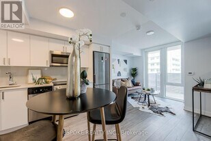 38 Monte Kwinter Ct in Toronto, ON - Building Photo