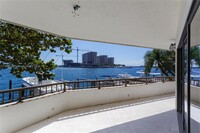 1632 S Bayshore Ct in Miami, FL - Building Photo - Building Photo