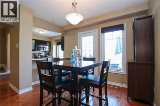2116 Madrid Ave in Ottawa, ON - Building Photo - Building Photo