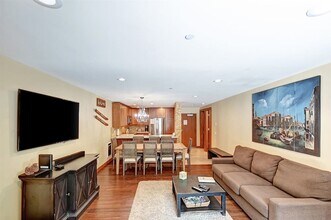 865 Majestic Pines Dr in Mammoth Lakes, CA - Foto de edificio - Building Photo