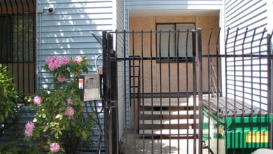 New Horizons Apartments in Burien, WA - Building Photo - Building Photo