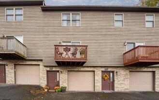 1080 Willowdale Rd in Morgantown, WV - Building Photo