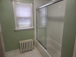 124 Oak St, Unit 1st floor in Amityville, NY - Building Photo - Building Photo