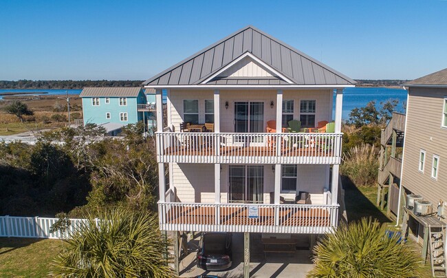 3279 Island Dr in North Topsail Beach, NC - Building Photo - Building Photo