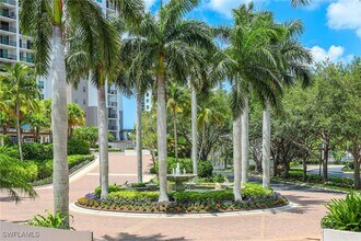 455 Cove Tower Dr in Naples, FL - Building Photo - Building Photo