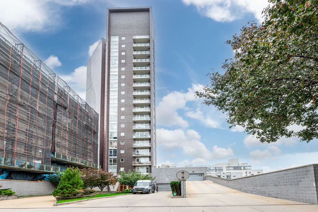 East River Tower in Long Island City, NY - Foto de edificio