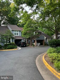 1603 Apricot Ct in Reston, VA - Foto de edificio - Building Photo