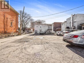 14 Victoria Ave N in Hamilton, ON - Building Photo - Building Photo