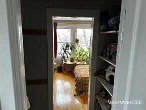 2102 W Belle Plaine Ave in Chicago, IL - Building Photo - Building Photo