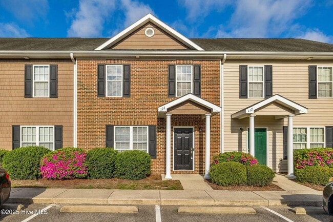 property at 114 Lincoln Pl Cir