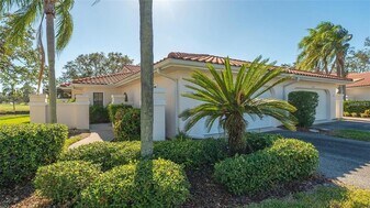 7320 Golf Pointe Cir in Sarasota, FL - Building Photo
