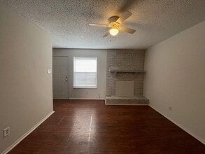 221 Meadow Ct in Keller, TX - Building Photo - Building Photo