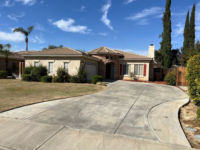 9914 Paper Moon Way in Bakersfield, CA - Building Photo - Building Photo