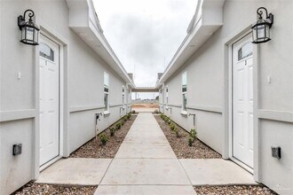 300 S Retama Ln, Unit 2 in Weslaco, TX - Building Photo - Building Photo