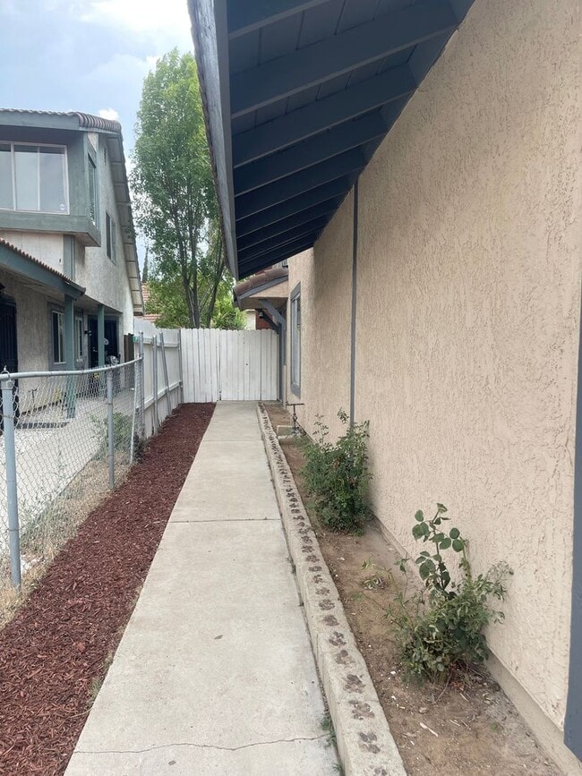 23461 Challis Ct in Moreno Valley, CA - Building Photo - Building Photo