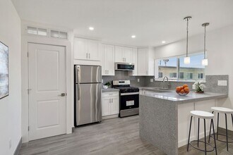 340 N 1st St in El Cajon, CA - Foto de edificio - Building Photo