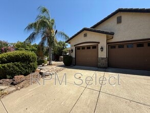 9382 Mainline Dr in Elk Grove, CA - Building Photo - Building Photo