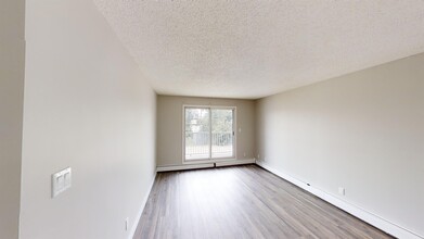 10028-10105 105 Ave in Grande Prairie, AB - Building Photo - Building Photo
