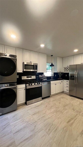 34 Ashland St, Unit Left in New Rochelle, NY - Building Photo - Building Photo