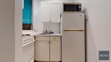 332 E 93rd St in New York, NY - Building Photo - Building Photo