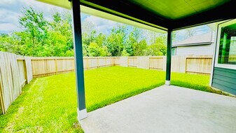 2423 Bluefish Ct in Conroe, TX - Building Photo