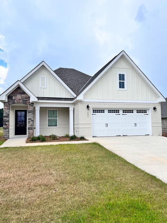 property at 101 Hunters Hill Wy