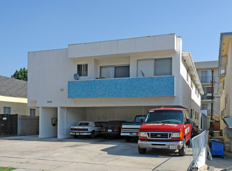 1456 S Wooster St in Los Angeles, CA - Building Photo