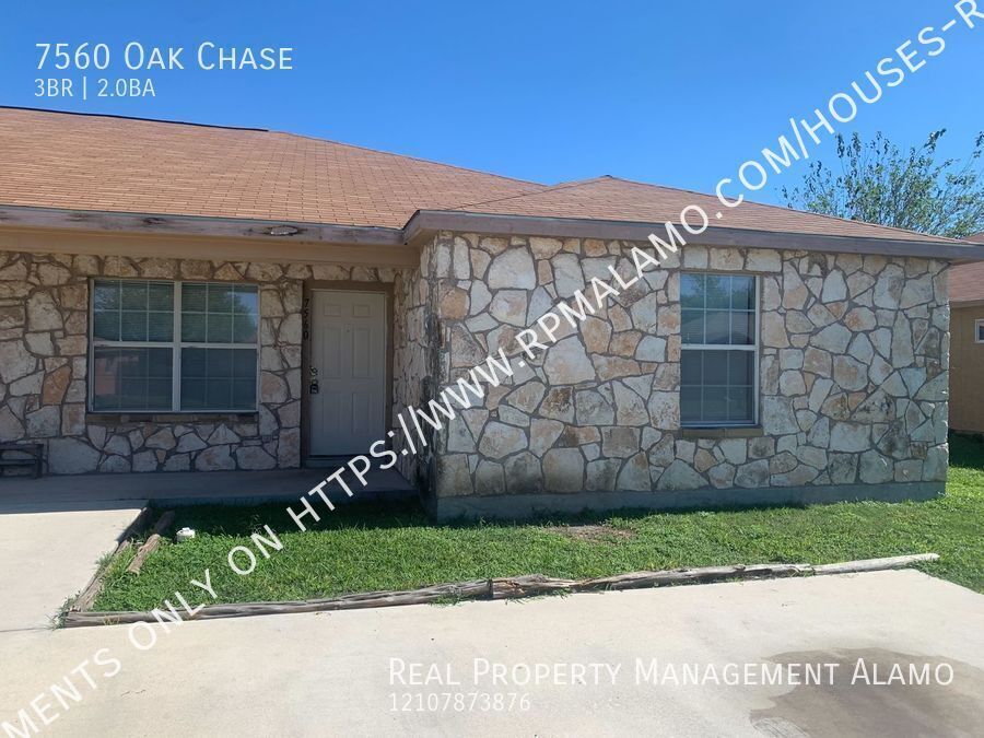 7560 Oak Chase in San Antonio, TX - Building Photo